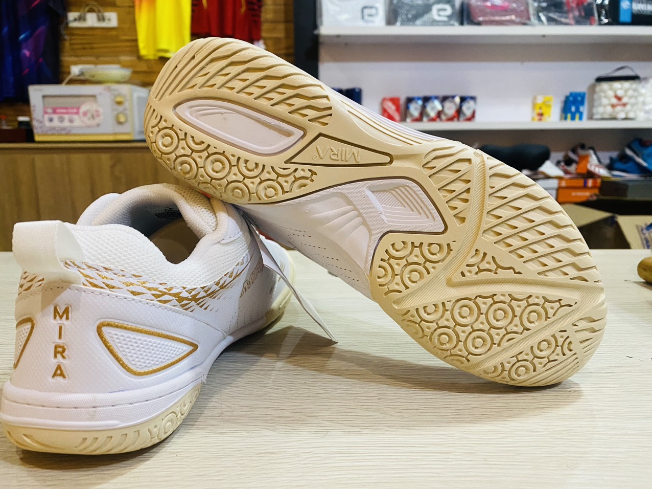 Giày thể thao Mira Trắng Vàng